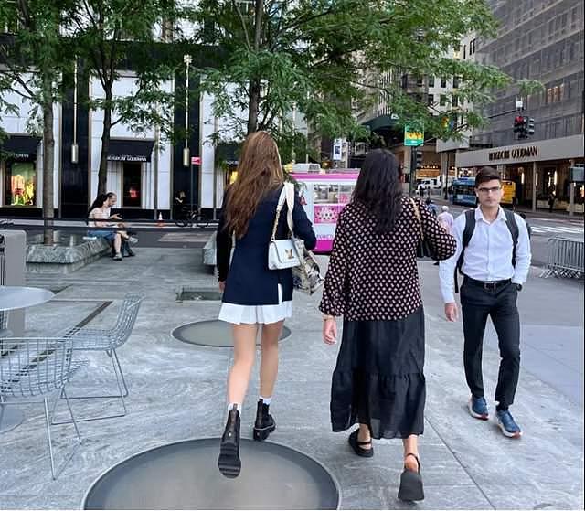 靓妹!谷爱凌LV学生装逛纽约第五大道,伦敦被偷2部手机苹果店补货 - 4