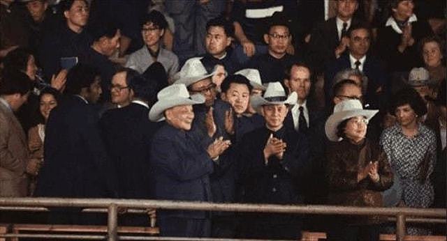 1979年邓小平访美，期间险象环生，仅8名保镖护身却面不改色 - 4