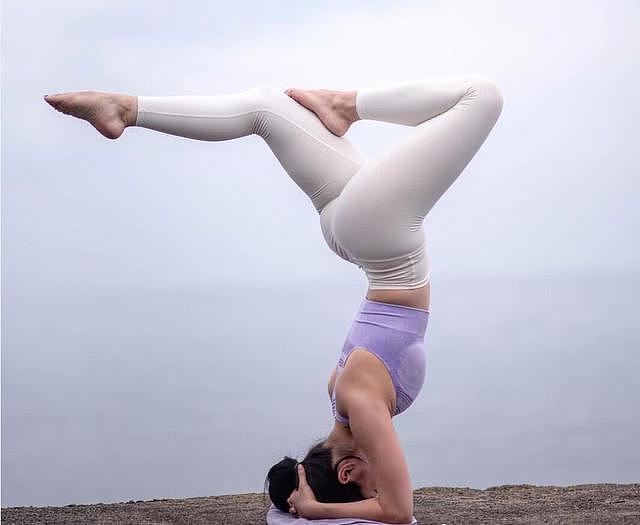 瑜伽美女身体柔韧，每天练习10分钟，提高身体柔韧性 - 4