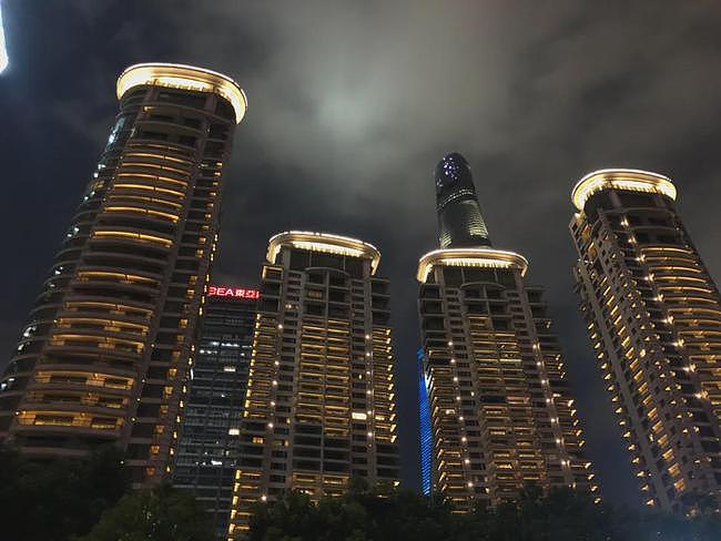 香港和上海这两座楼，二选一，你喜欢哪一套？ - 10