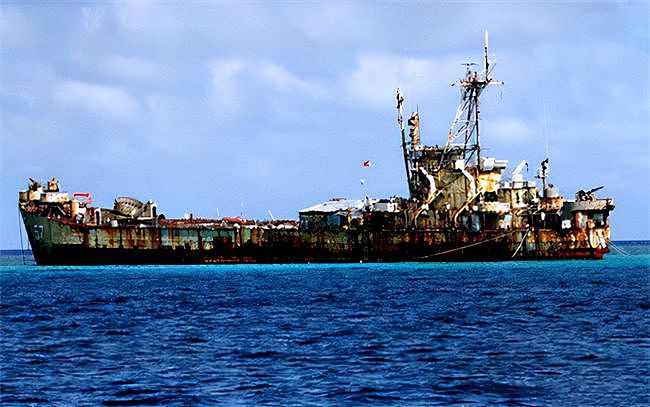 赖在仁爱礁22年的菲律宾海军：船只已成破铜烂铁，靠发电机做饭 - 7