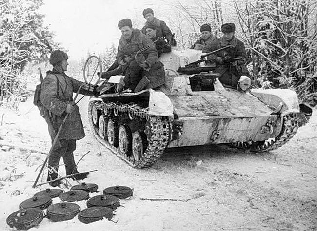 苏联在战时紧急投产的轻型坦克，T-60轻型坦克有何意义？ - 6