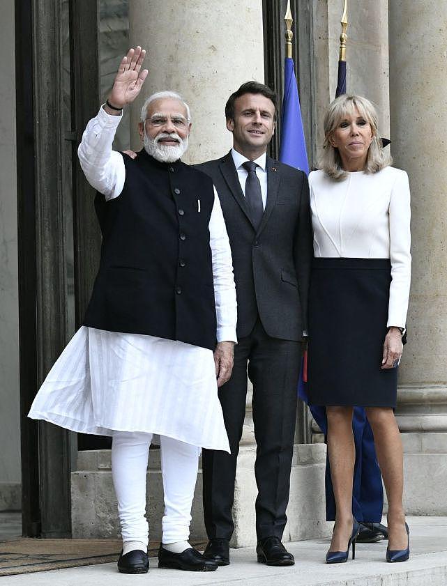 布里吉特迎接印度总理扮嫩！扎起头发好美，踩10公分鞋下台阶太拼 - 7