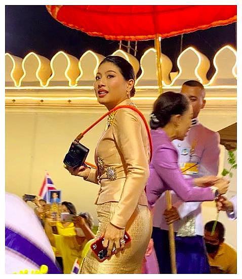 泰国公主们身材迥异！200斤胖公主穿金服暴露肚腩，小鹿眼好干净 - 7