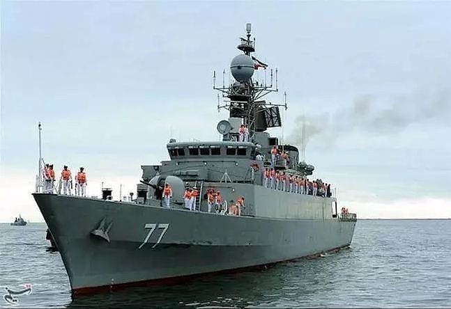 伊朗海军现代化遇挫，最新建造的“驱逐舰”，从干船坞上直接翻落 - 9