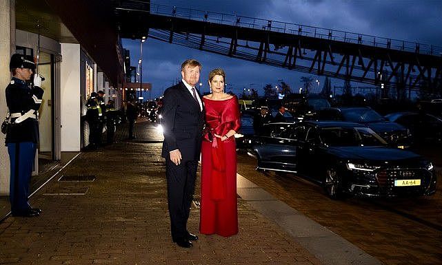 印度总统夫妇访问荷兰！荷兰王后一身红色好惊艳，印度夫人逊色了 - 5