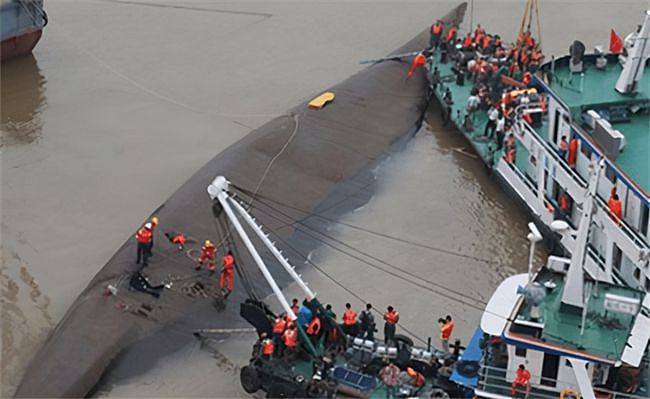 2015年儿童节，惨烈的长江游轮沉船事件，442人丧命，仅12人幸存 - 6