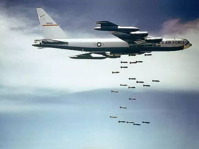 美国波音飞机公司研发B-52同温层堡垒轰炸机的辛酸历史 - 4