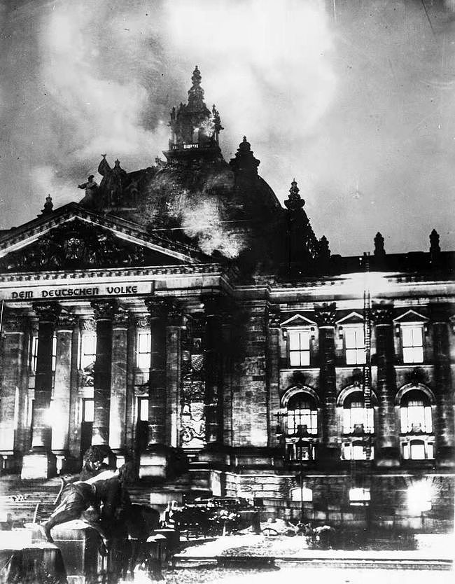 德国国会大厦：建成时出现不祥之兆，二战最后的野蛮之战在此展开 - 3