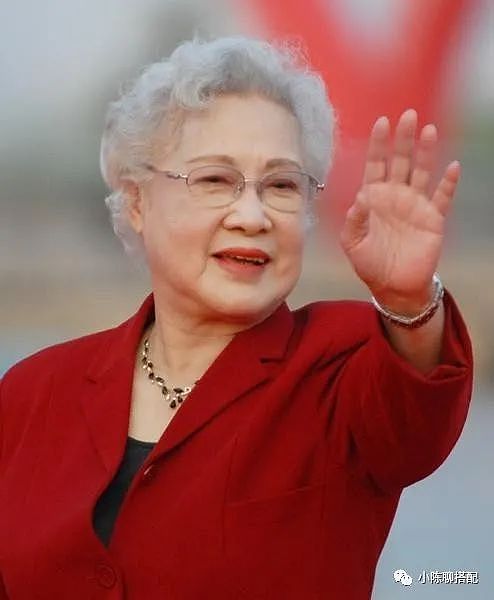 被周总理称为“中国最美女性”，已99岁的秦怡老了依旧如此美丽 - 22