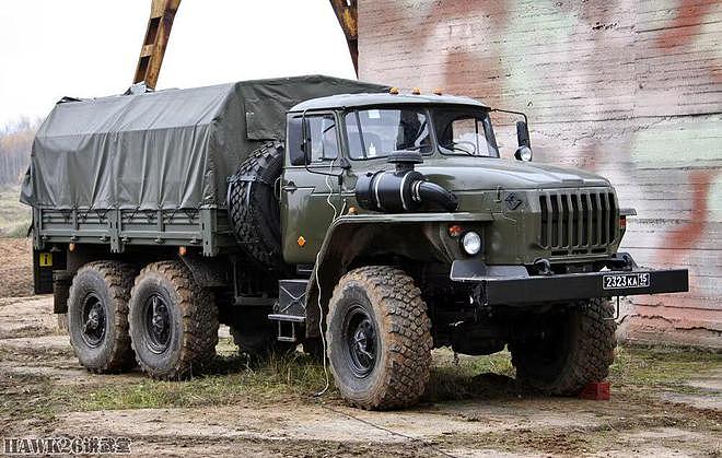 图说：乌拉尔-375越野卡车 冷战时期苏军象征 百公里喝100升汽油 - 13
