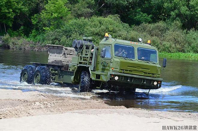 图说：布良斯克BAZ-6402牵引车 中国S-300PMU防空系统动力来源 - 16