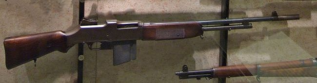虽名为自动步枪但在使用时却作为轻机枪使用的勃朗宁自动步枪 - 4