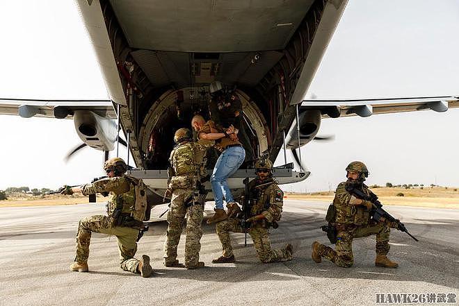 葡萄牙空军特种部队演习 运输机降落陌生机场 接应情报人员回国 - 13