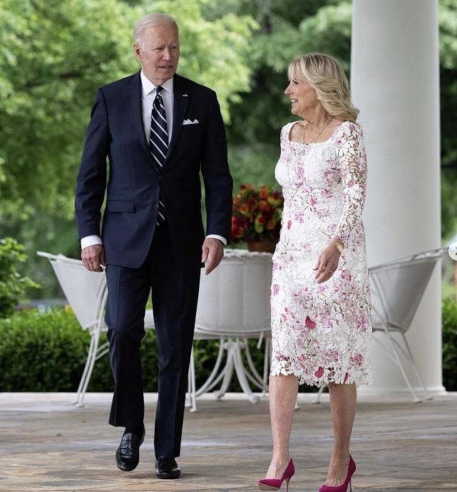 70岁美国第一夫人欢迎墨西哥总统夫妇！穿镂空花裙太嫩，扮成少女 - 2