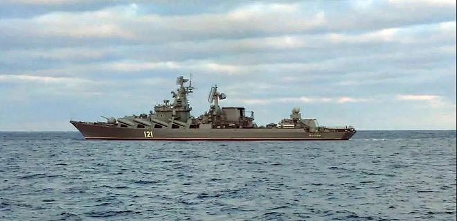 俄军黑海舰队旗舰“严重受损” 乌克兰：该舰遭到导弹袭击 - 2