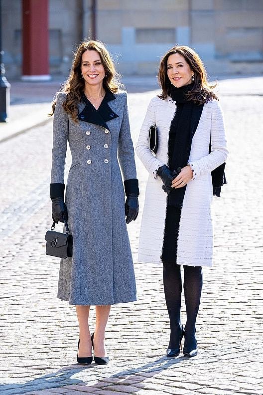凯特王妃和丹麦王妃同框站着，相差10岁气质不相上下，穿搭好优雅 - 1