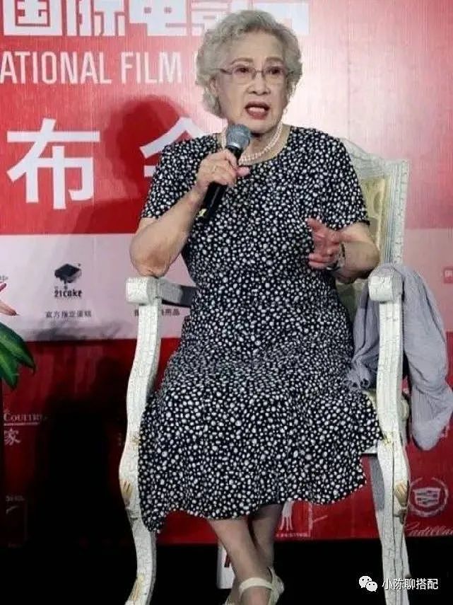被周总理称为“中国最美女性”，已99岁的秦怡老了依旧如此美丽 - 16