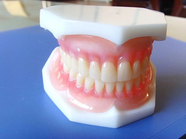 关注牙齿健康，了解这3点，远离牙结石、龋齿、牙周炎等口腔问题 - 1