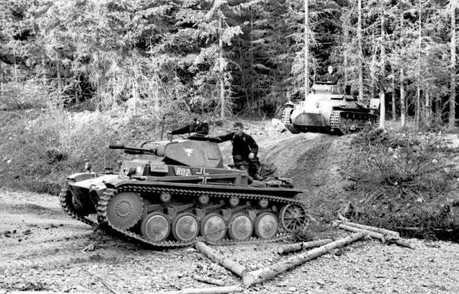 法国战役里的隆美尔，第7装甲师向前推进，突破小马奇诺防线 - 4