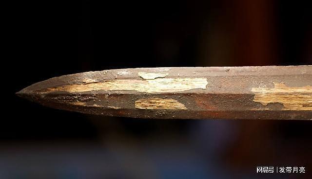 外国专家挖出数百年前铁剑，以为技术很先进，和中国一比高下立现 - 3