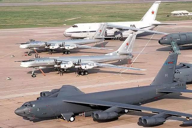 美国波音飞机公司研发B-52同温层堡垒轰炸机的辛酸历史 - 3