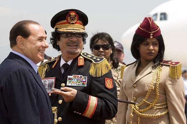 卡扎菲为什么被一群乌合之众民兵打败？2011年10月20日卡扎菲被杀 - 6