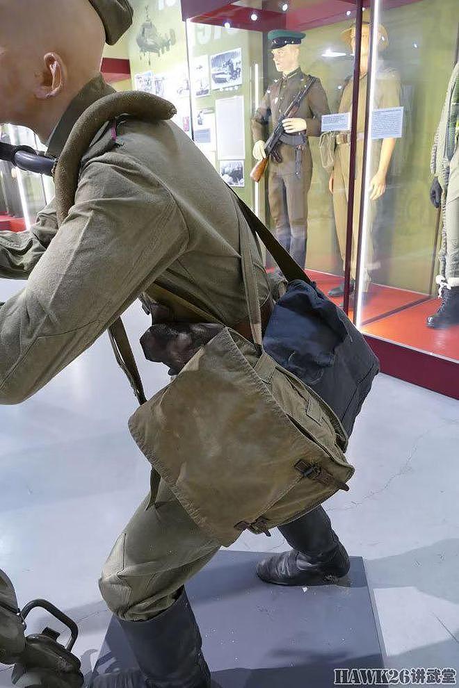 俄罗斯博物馆为高射机枪配备模特 展现射手紧张状态 准备随时开火 - 5