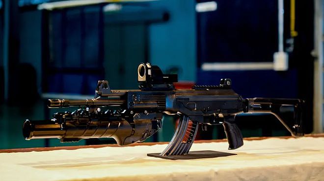 越南国产化的STV枪族，实际上是授权制造的Galil和改造的AK - 16