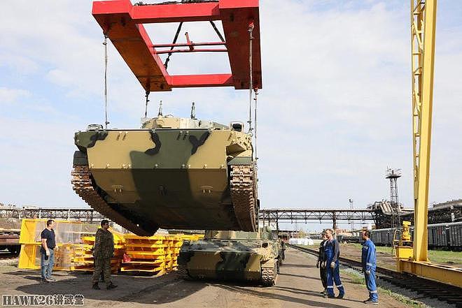 俄罗斯空降部队接收BMD-4M伞兵战车 全套附加装甲让整车大变样 - 2