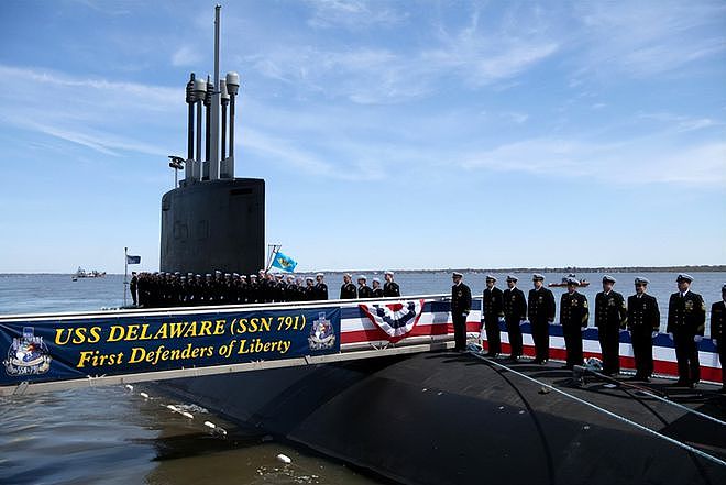 美军最新攻击核潜艇入列，却被一个“瞌睡”抢了风头 - 1
