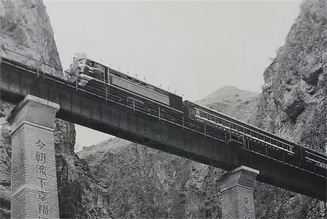 1965年，成昆铁路因耗资过大被迫停工，毛主席：拿我的工资去修 - 3