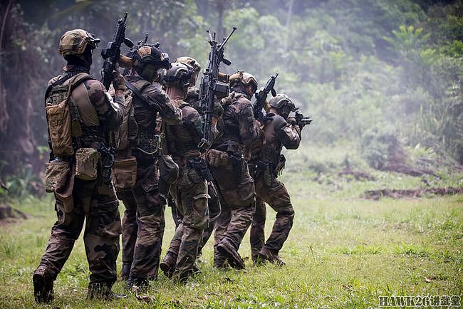 法国外籍军团最新宣传照 战斗蛙人在赤道地区训练 HK416逐渐列装 - 4