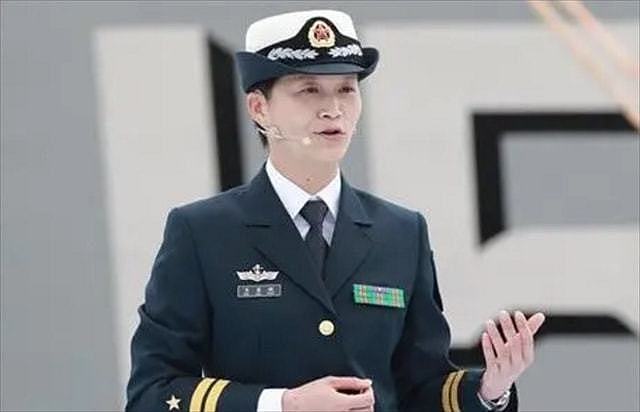 她放弃华为百万年薪，35岁参军入伍，39岁成中国第一位女副舰长 - 5