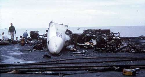 历史上最惨烈的美军航空母舰甲板爆炸事故记录 - 11