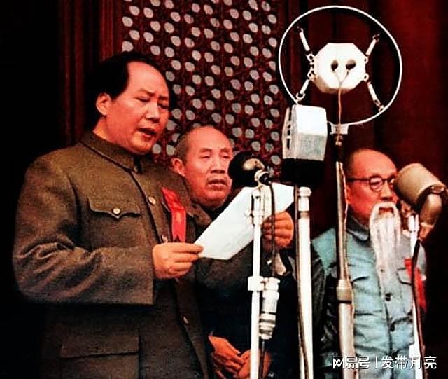 1956年，为争取台湾回归，周总理称：蒋介石父子可来中央任职 - 9