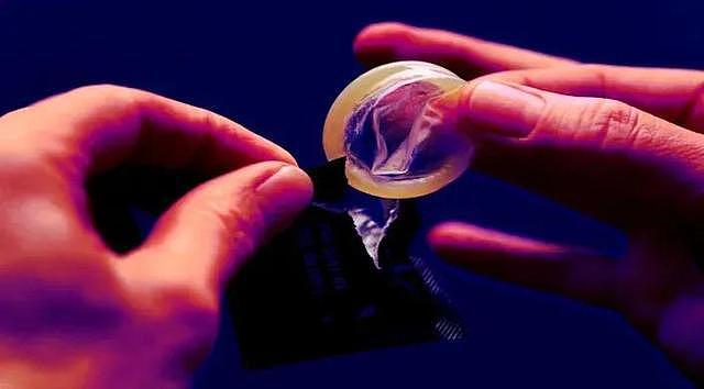 美国FDA批准了第一款肛交用避孕套，名叫“One Male Condom” - 1