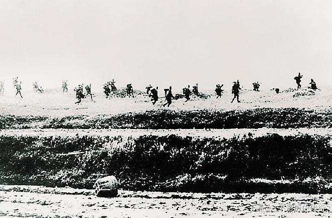 1937年，日军20万大军进攻南京，有一处高地被称为“活地狱” - 5