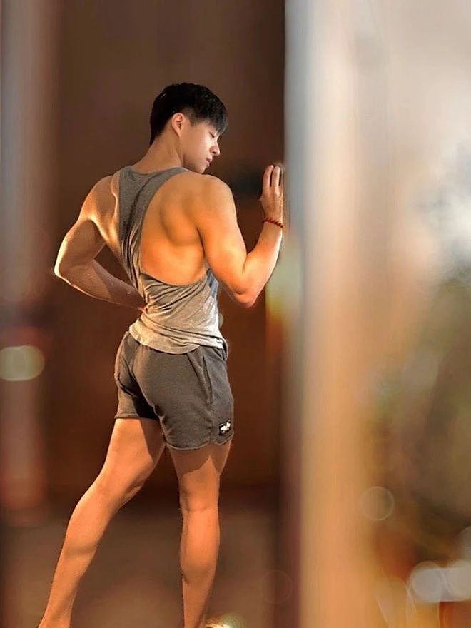 38岁体操冠军张宏涛身材自拍照曝光，这肌肉是认真的吗？ - 15