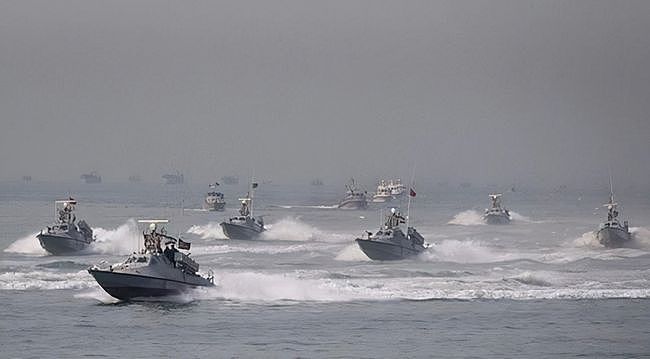 伊朗海军现代化遇挫，最新建造的“驱逐舰”，从干船坞上直接翻落 - 13