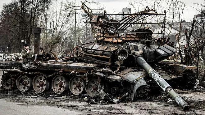 俄军装甲纵队遭遇重创 西方援助装甲车如何改变战局？ - 1
