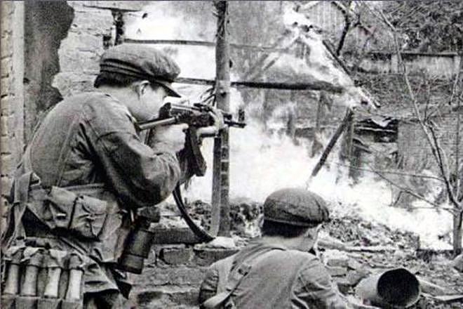 中越战争最好的自动步枪就是它：装备解放军30多年的81式自动步枪 - 5