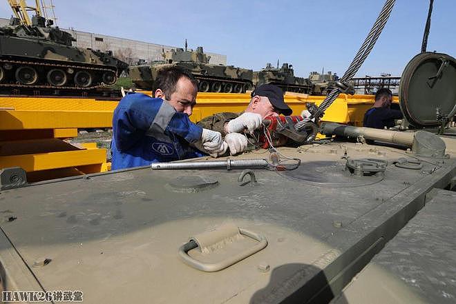 俄罗斯空降部队接收BMD-4M伞兵战车 全套附加装甲让整车大变样 - 3