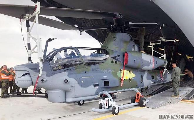 捷克空军接收首批两架AH-1Z“蝰蛇”年底前将形成十架机队规模 - 5
