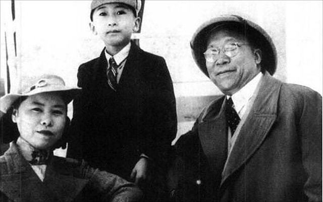 1949年杨虎城被埋于戴笠家中，面部被淋硝镪水，身旁是爱妻骨灰盒 - 8