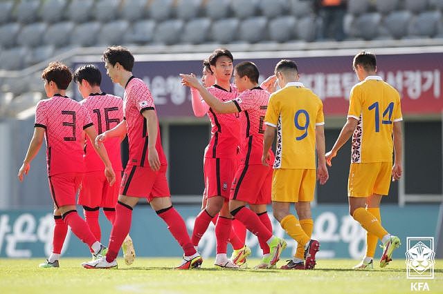 5-1到4-0！韩国男足吊打欧洲鱼腩，韩国梅西2场轰2球，国足比不过 - 1