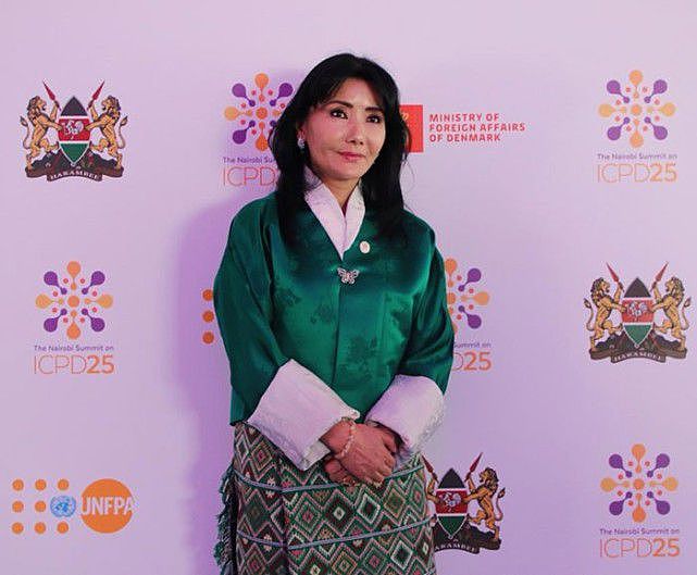 不丹王室的颜值太惊艳！58岁王母搭刺绣披肩很贵气，公主似洋娃娃 - 5
