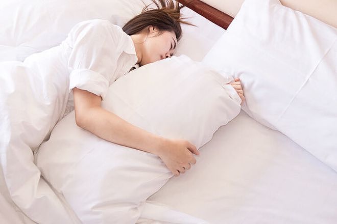 不要小看睡觉时磨牙打呼说梦话流口水，可能是患了这些病 - 5