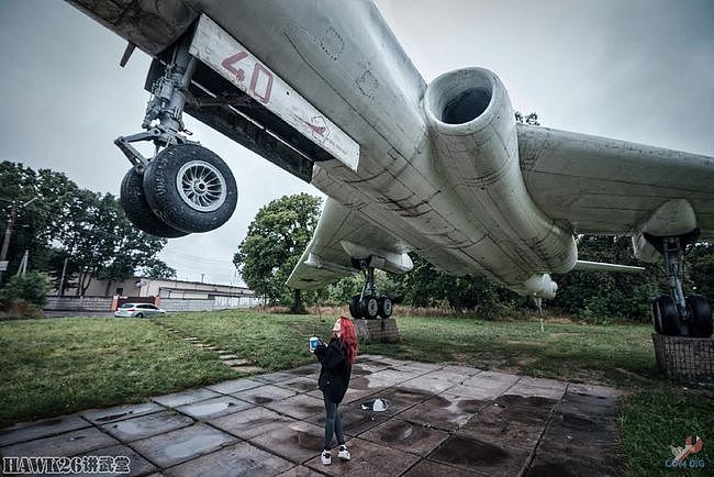 钻进图-16轰炸机 乌克兰博主冒险进入纪念碑 探索神秘的内部结构 - 28