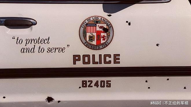 北好莱坞枪战：悍匪使用五六冲抢劫银行，美警紧急采购步枪 - 14